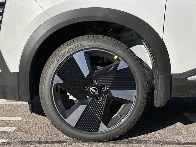 2025 Nissan Kicks SR photo 4