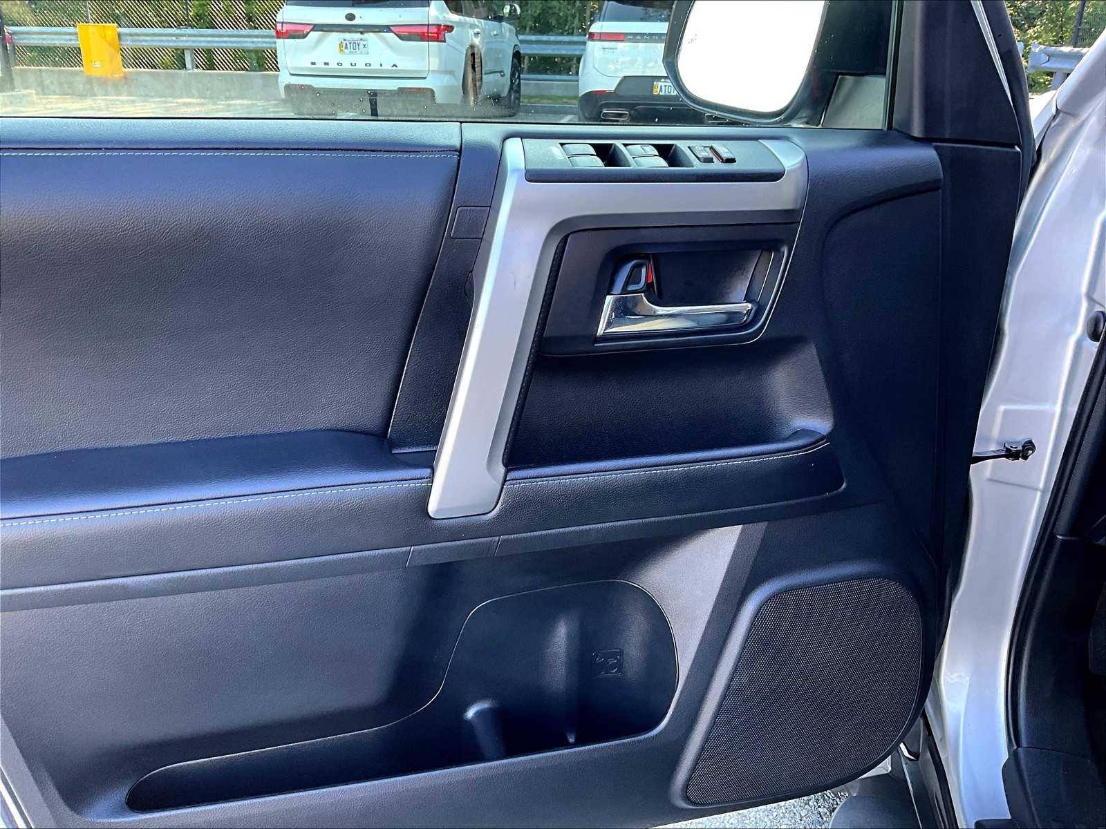 2024 Toyota 4Runner SR5 Premium photo 9