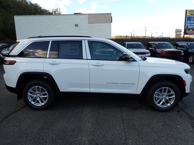 2025 Jeep Grand Cherokee Laredo X photo 4