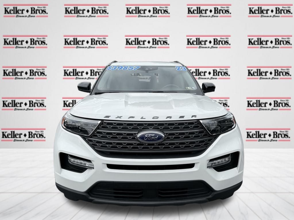 2023 Ford Explorer XLT photo 2