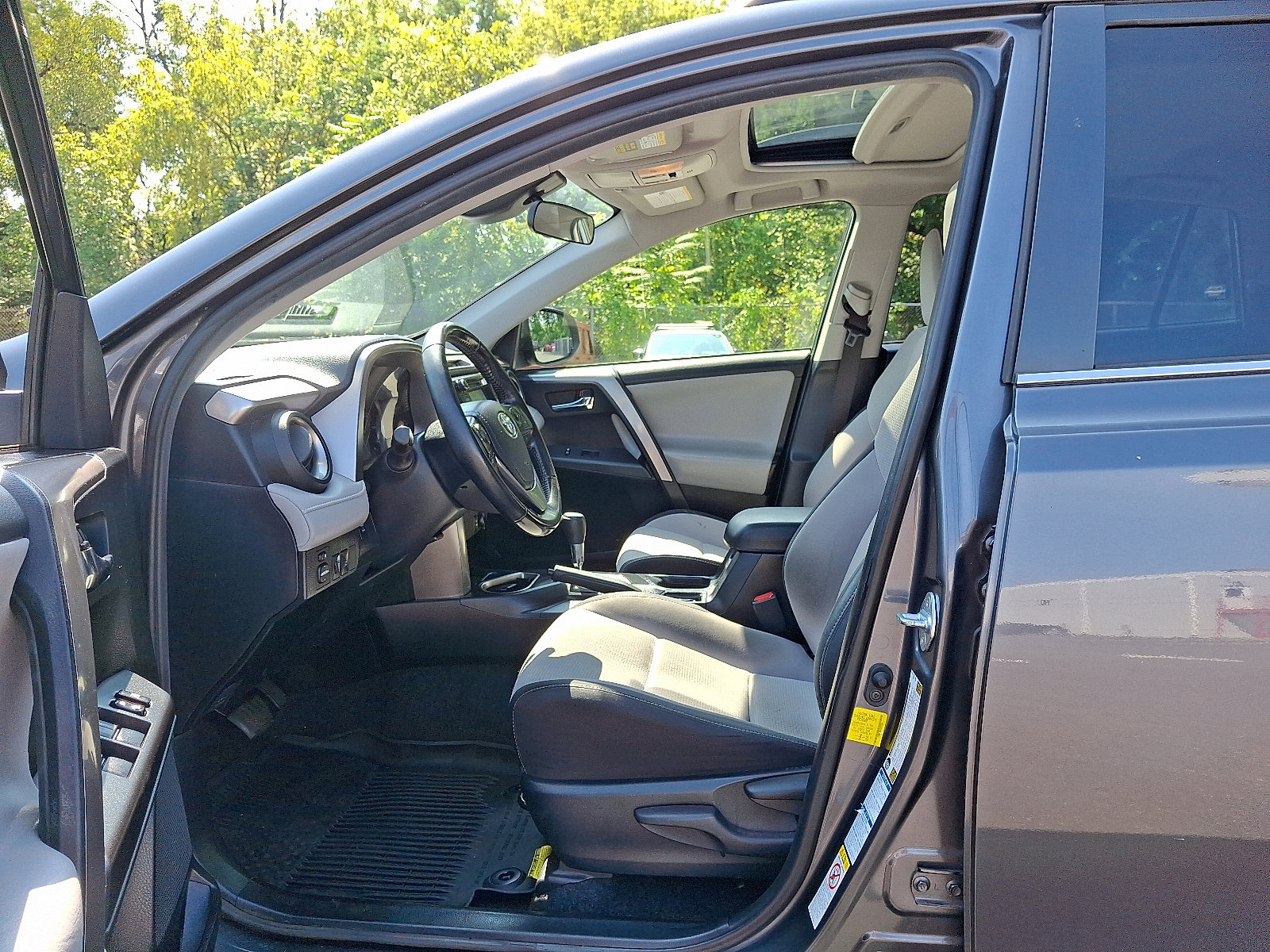 2018 Toyota RAV4 XLE photo 13