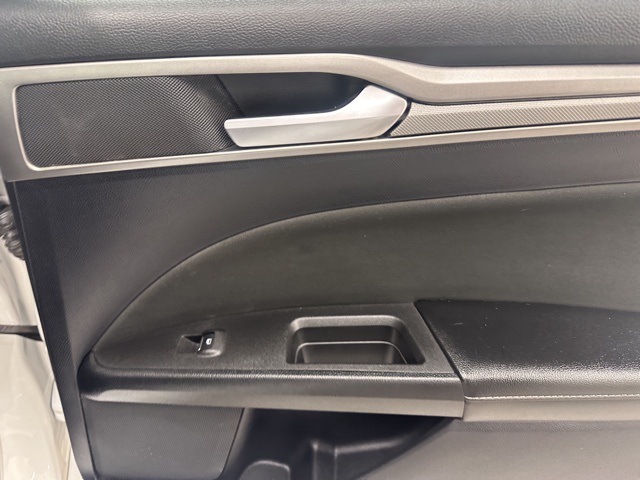 2020 Ford Fusion SE photo 14