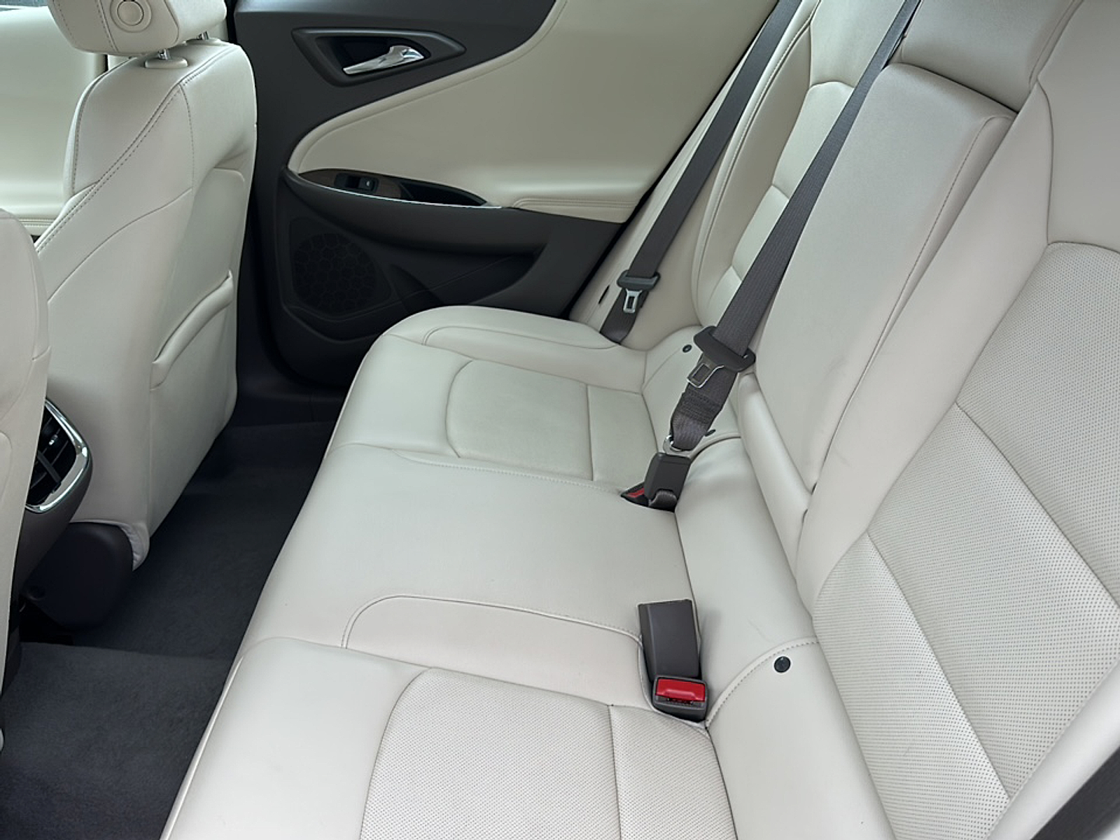 Used 2024 Lakeshore Blue Metallic CHEVROLET LT image 18