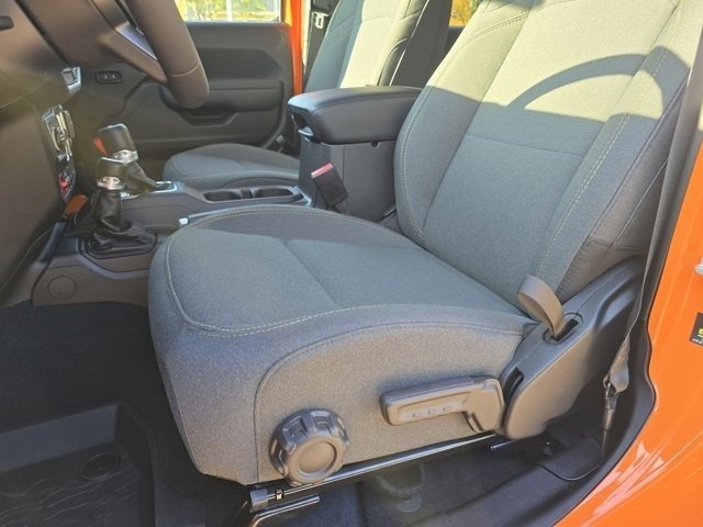 2025 Jeep Wrangler Willys photo 4