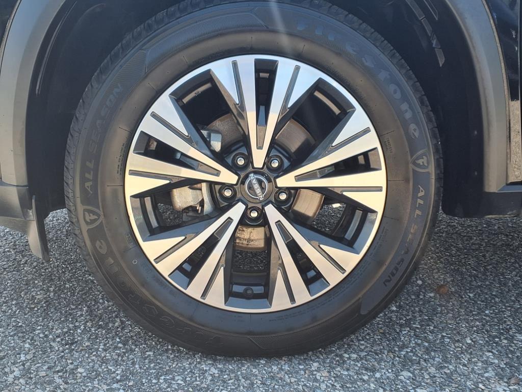 2023 Nissan Rogue SV photo 3