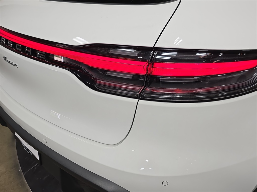 2026 Porsche Macan T photo 27
