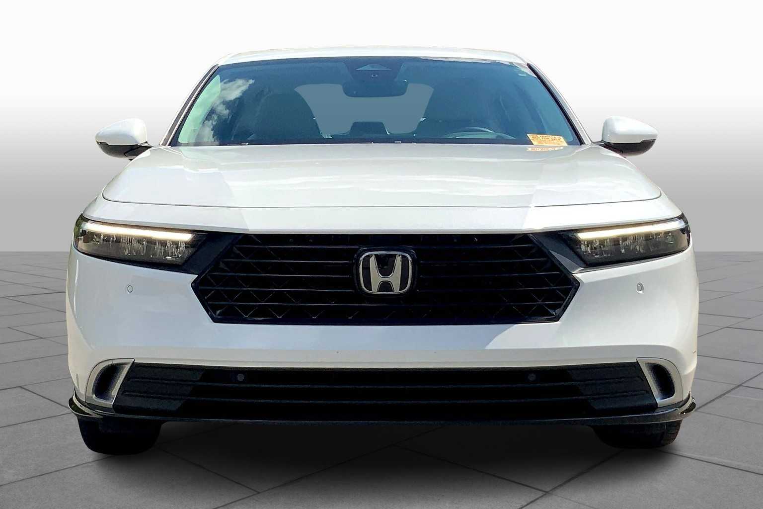 2023 Honda Accord Hybrid Touring photo 3
