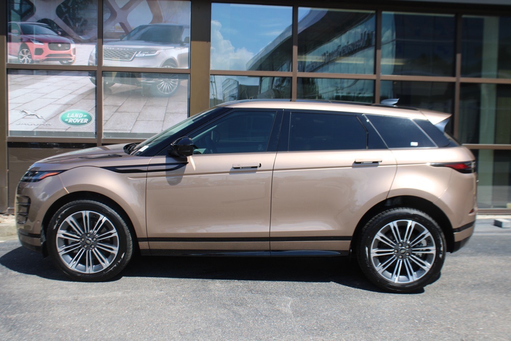 2024 Land Rover Range Rover Evoque Dynamic SE photo 2