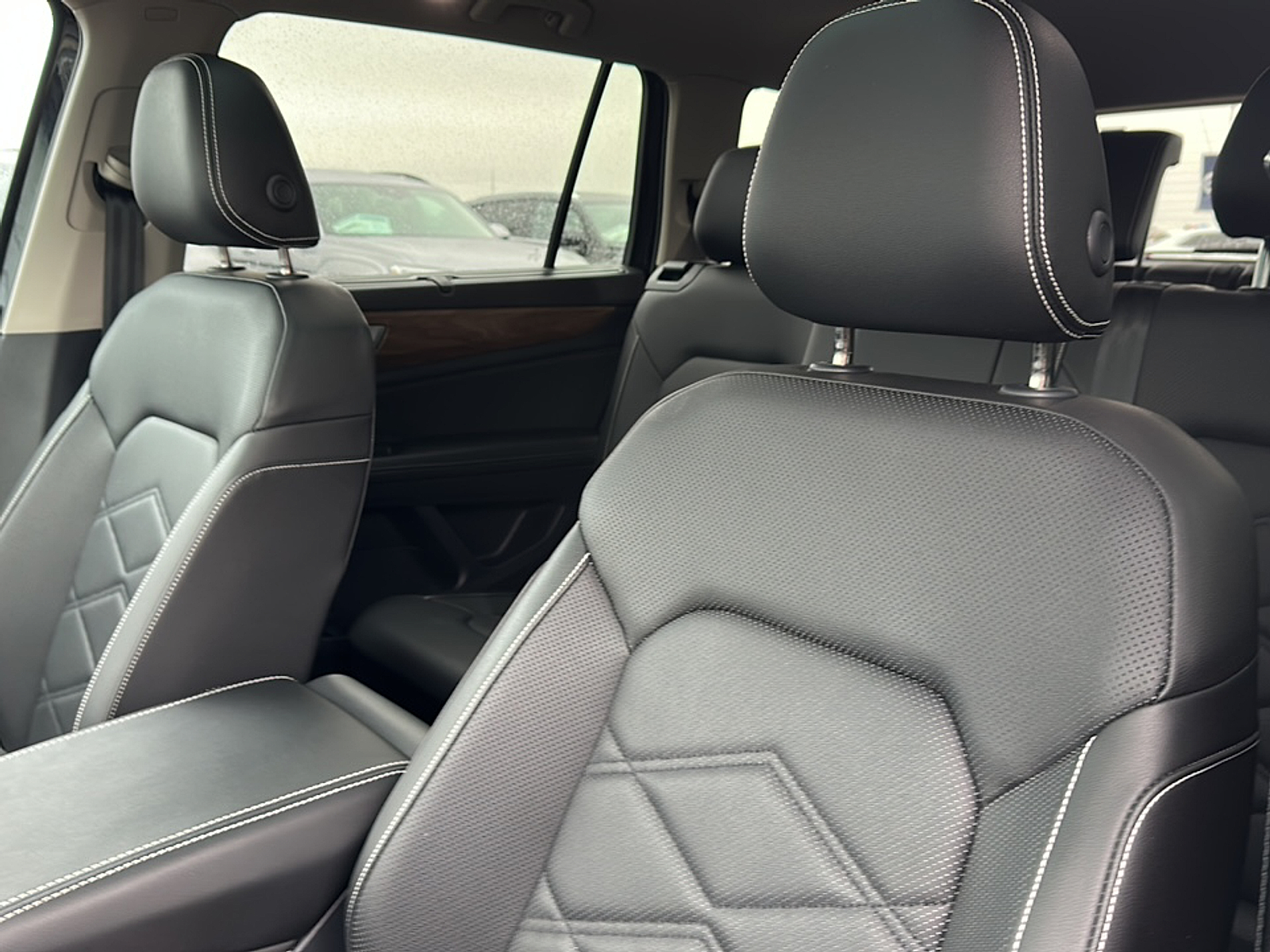 2024 Volkswagen Atlas SE Technology photo 3