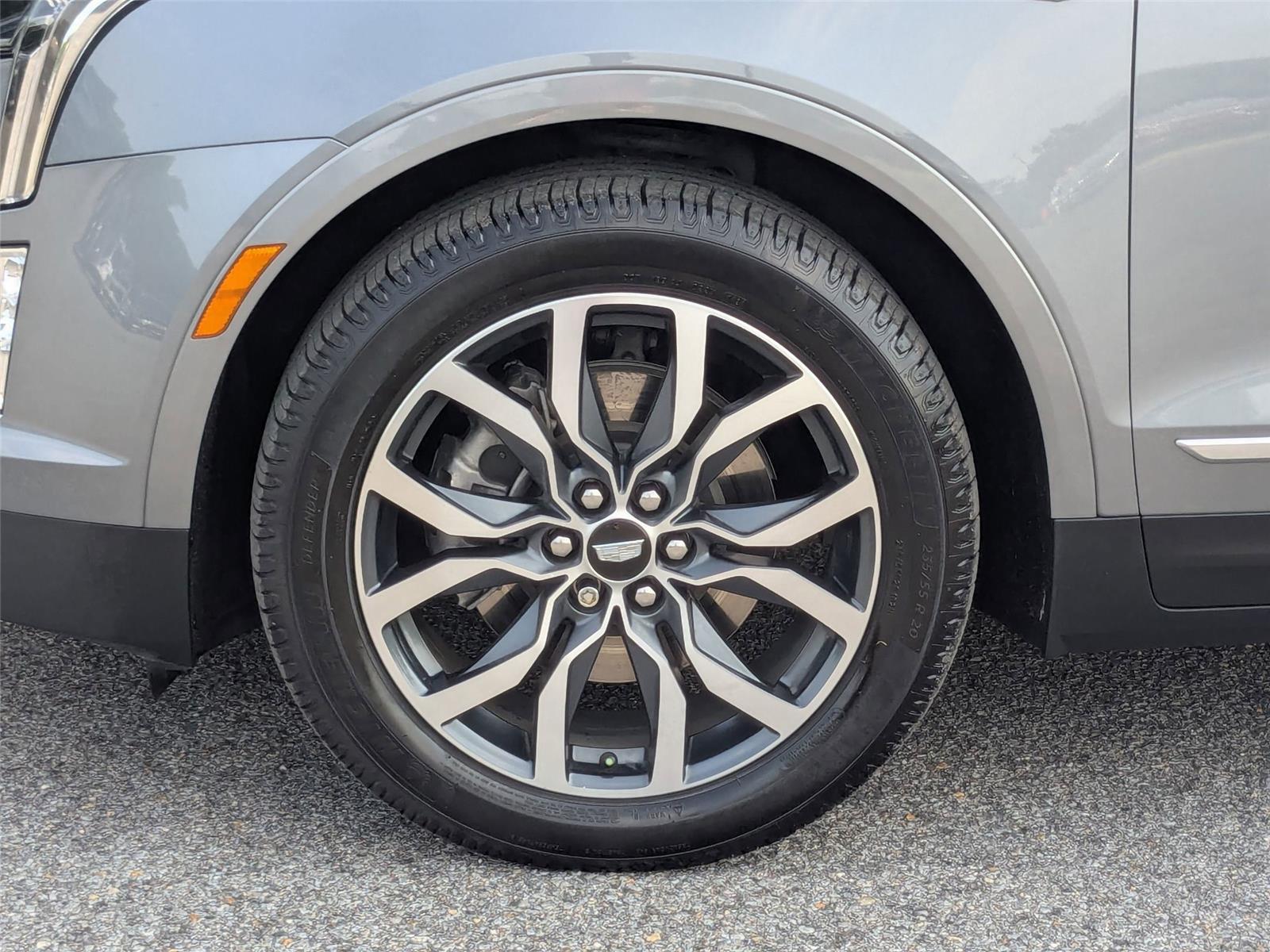 2021 Cadillac XT5 Sport photo 3