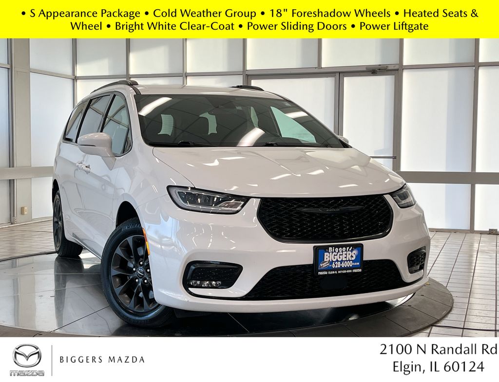 2021 Chrysler Pacifica Touring's photo