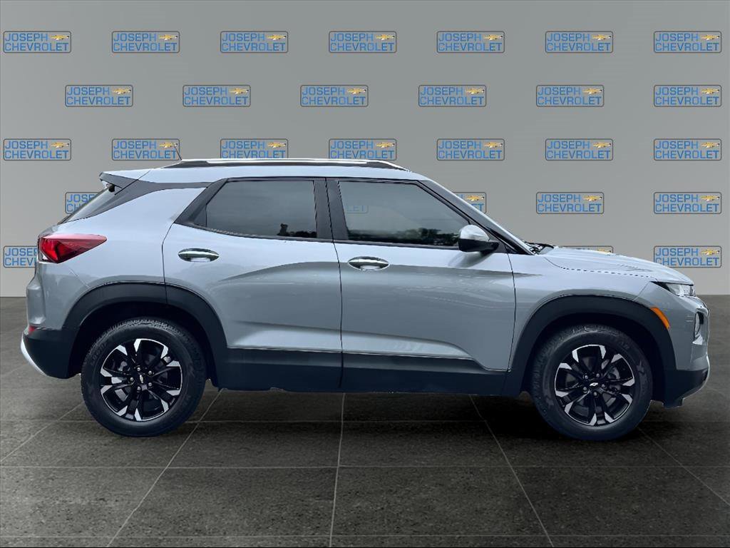 2023 Chevrolet Trailblazer LT photo 2