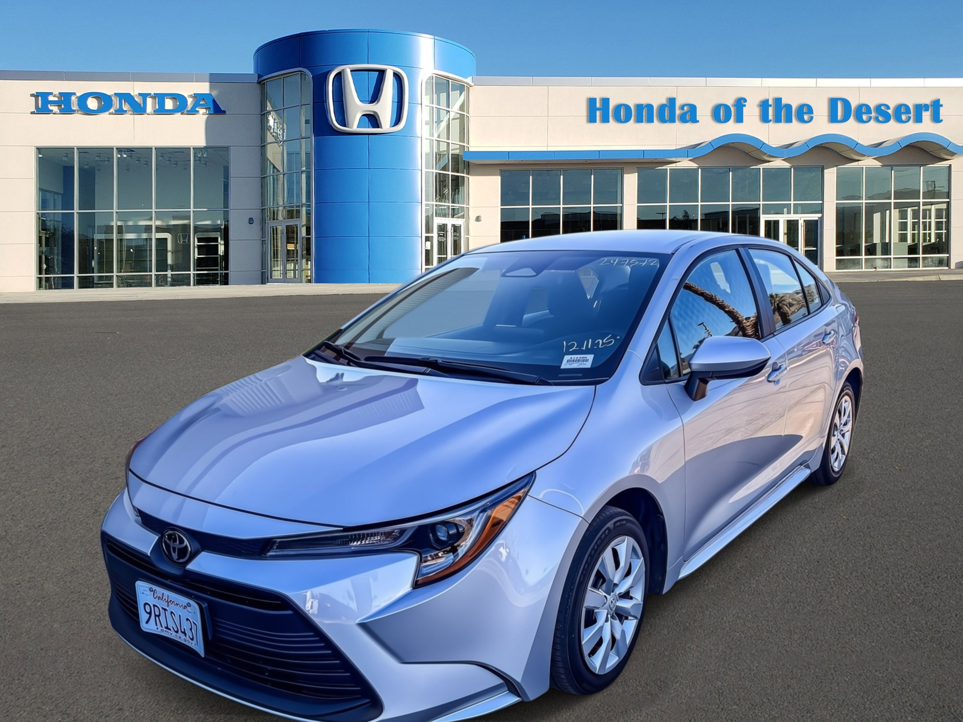 Used 2025 Toyota Corolla LE with VIN 5YFB4MDE2SP247572 for sale in Northfield, Minnesota