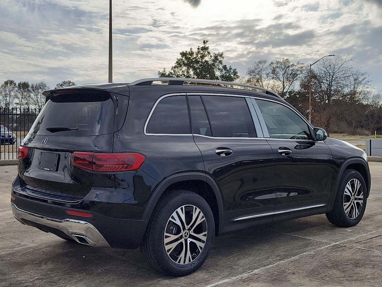 2025 Mercedes Benz GLB 250 photo 4