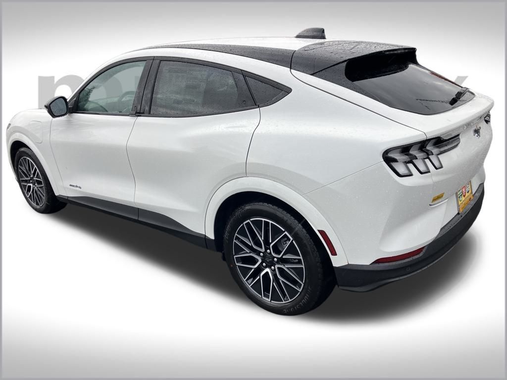 2025 Ford Mustang Mach-E Premium photo 4