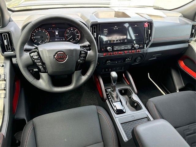 2025 Nissan Frontier PRO-4X photo 13