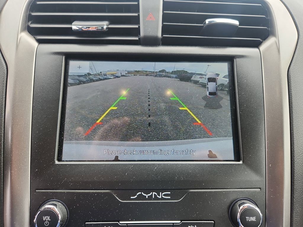 2020 Ford Fusion SE photo 17