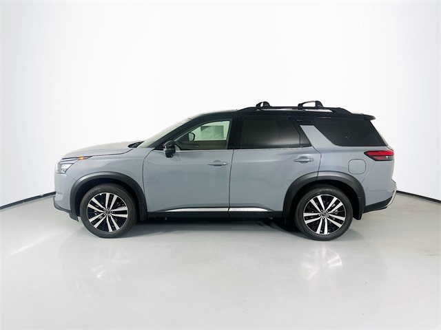 2025 Nissan Pathfinder Platinum photo 2