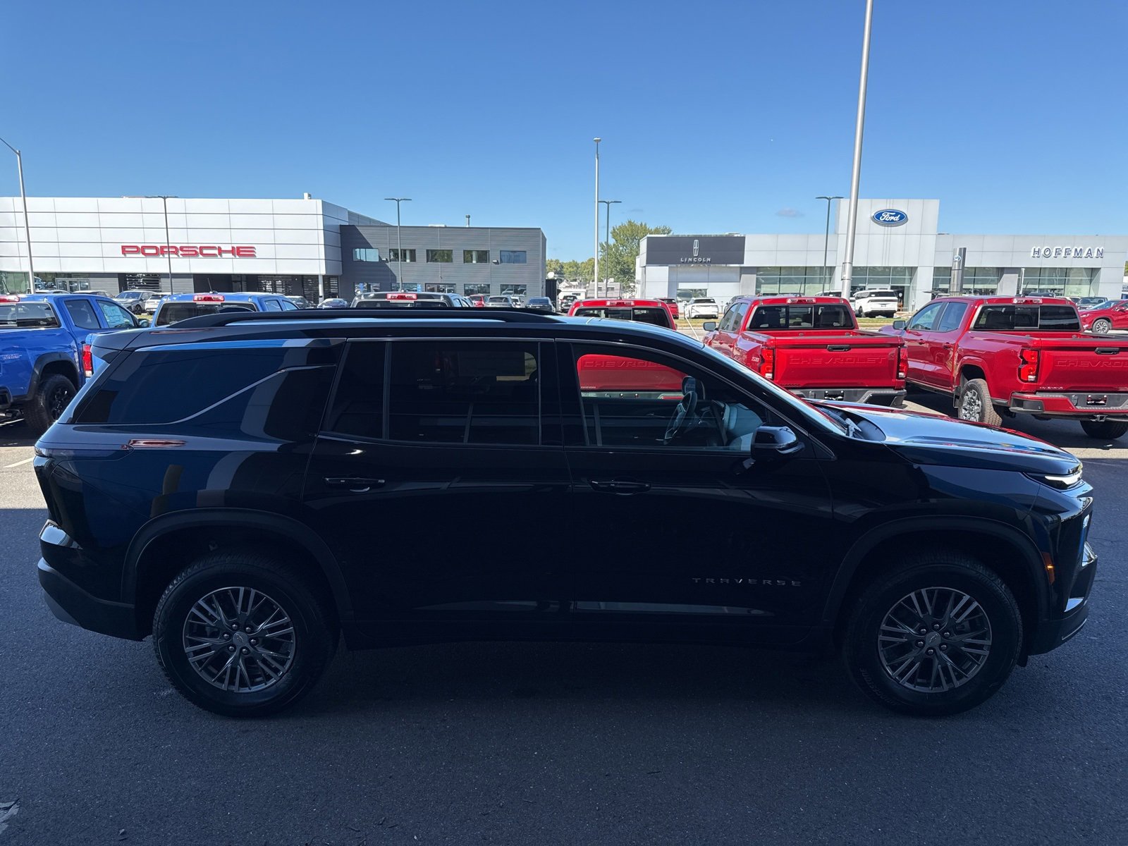 2025 Chevrolet Traverse photo 4