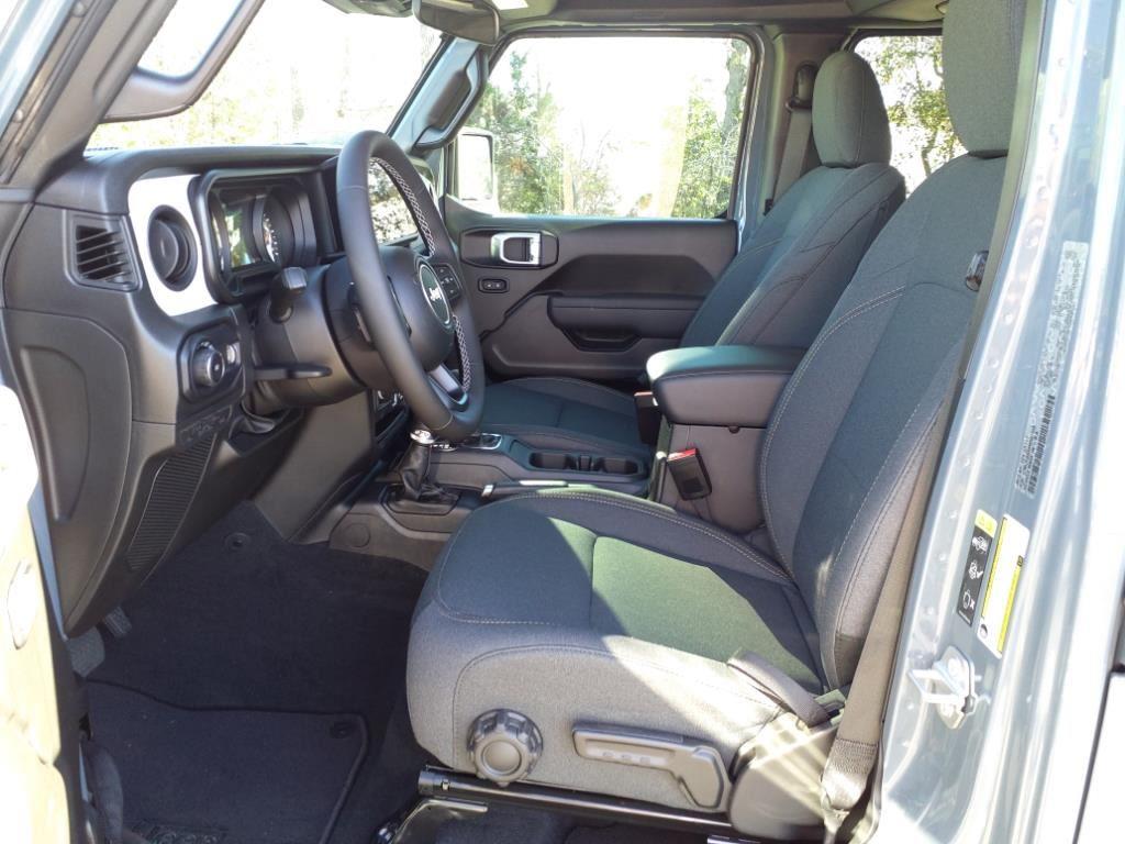 2025 Jeep Wrangler Sport S photo 3