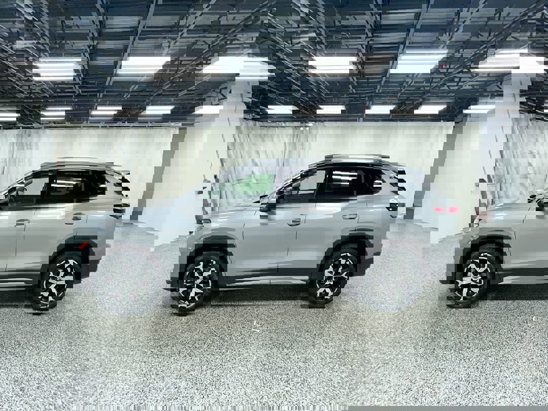 2025 Volkswagen Tiguan SE photo 2