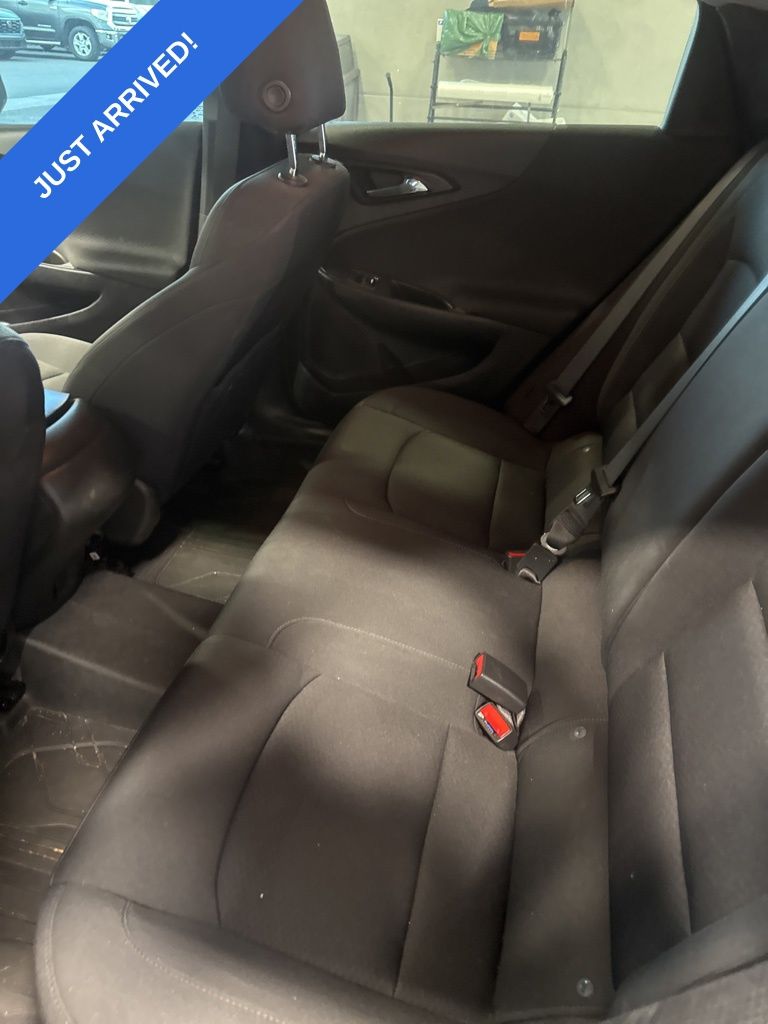 2021 Chevrolet Malibu photo 3