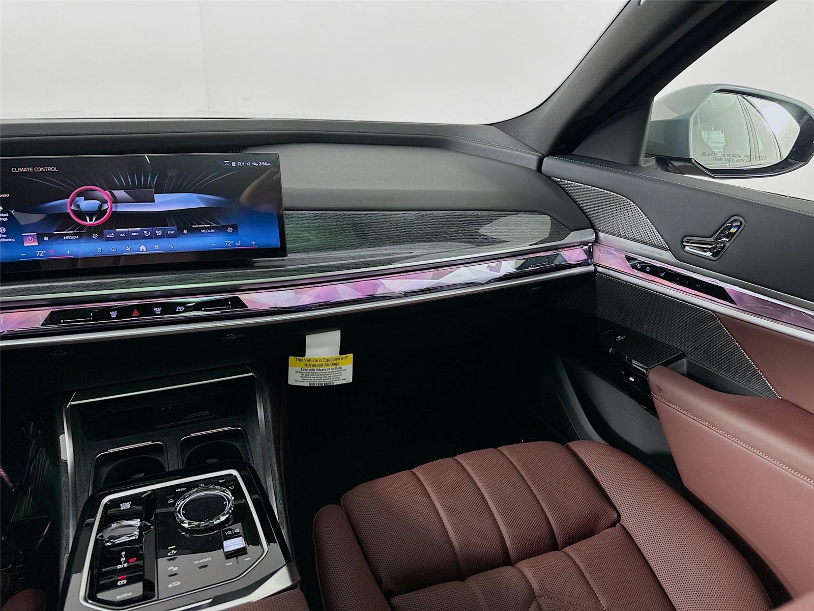 2026 Bmw 750e photo 23