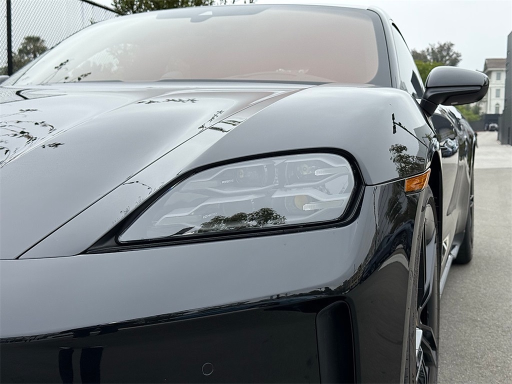 2025 Porsche Taycan 4S photo 10