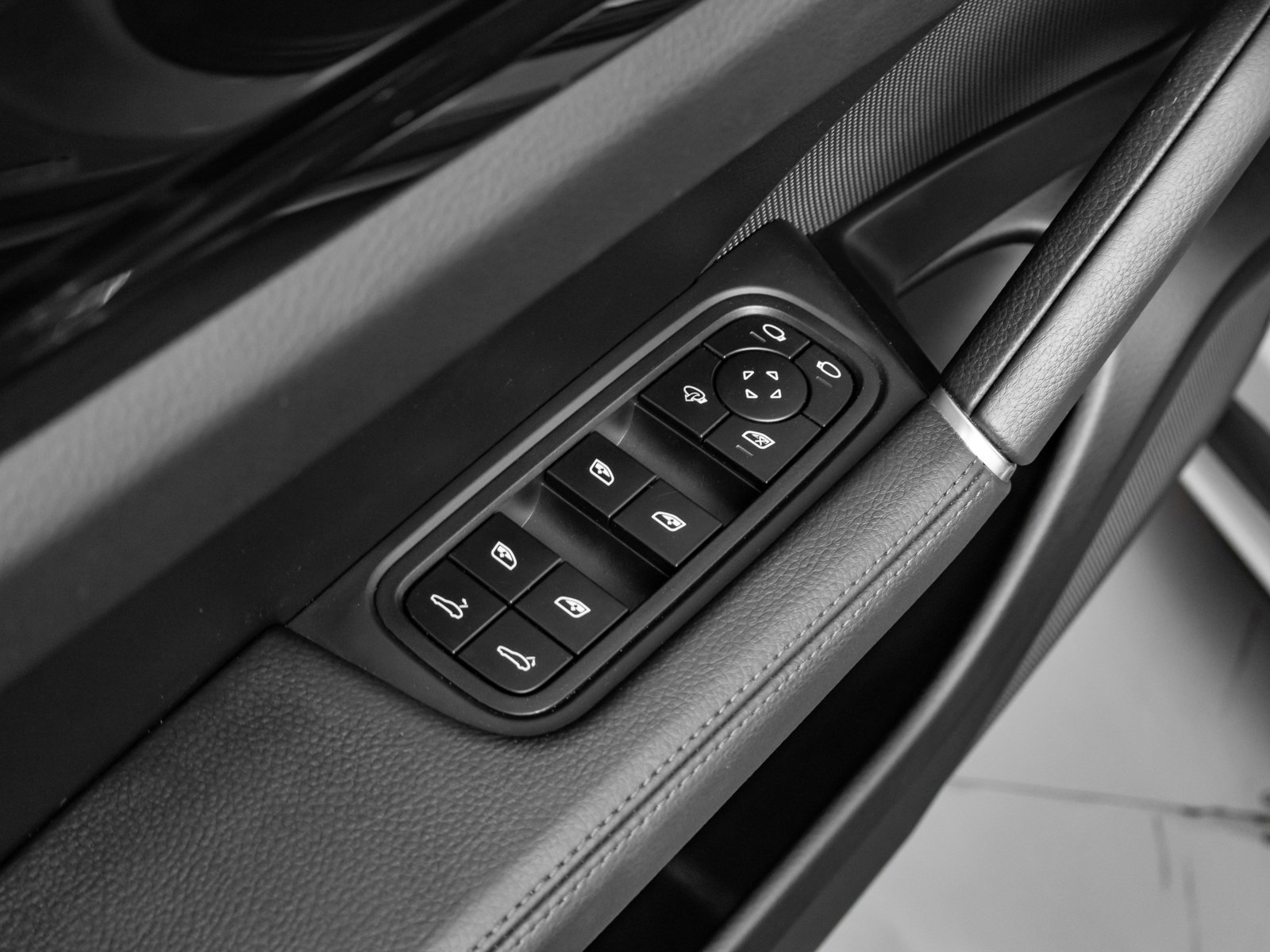 PreOwned 2023 Porsche Cayenne Platinum Edition Panoramic Sunroof