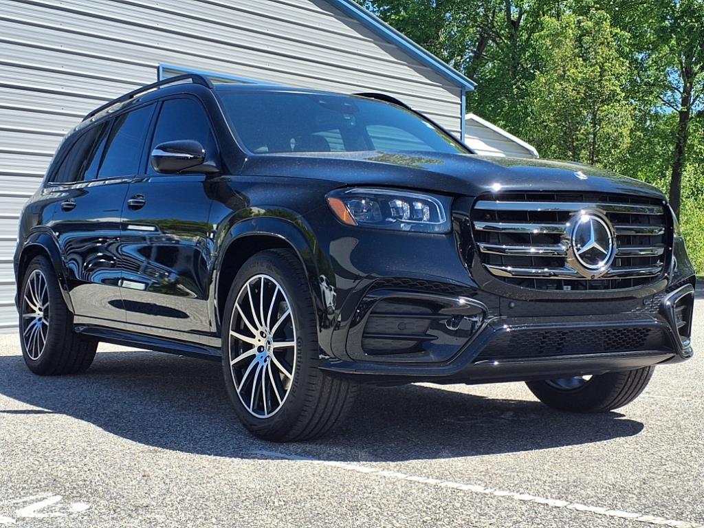 2025 Mercedes Benz GLS 450 4MATIC photo 3