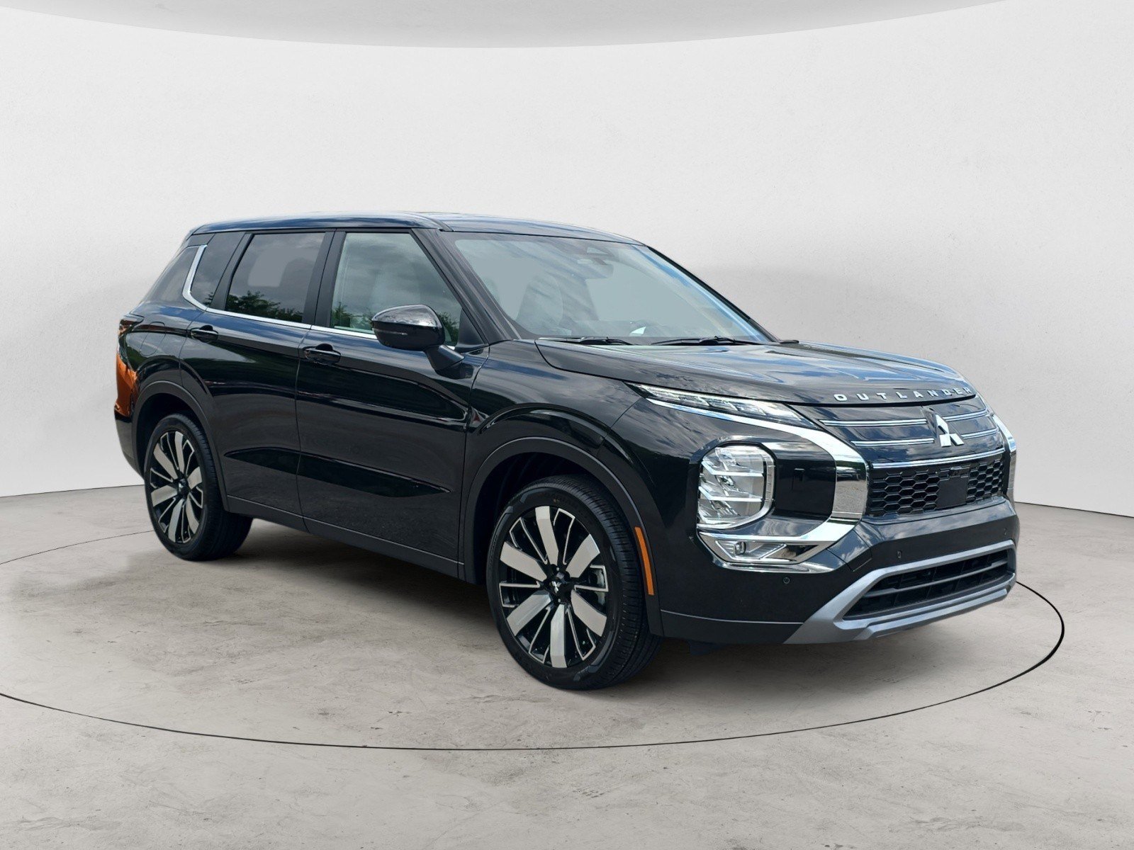 2025 Mitsubishi Outlander SE's photo