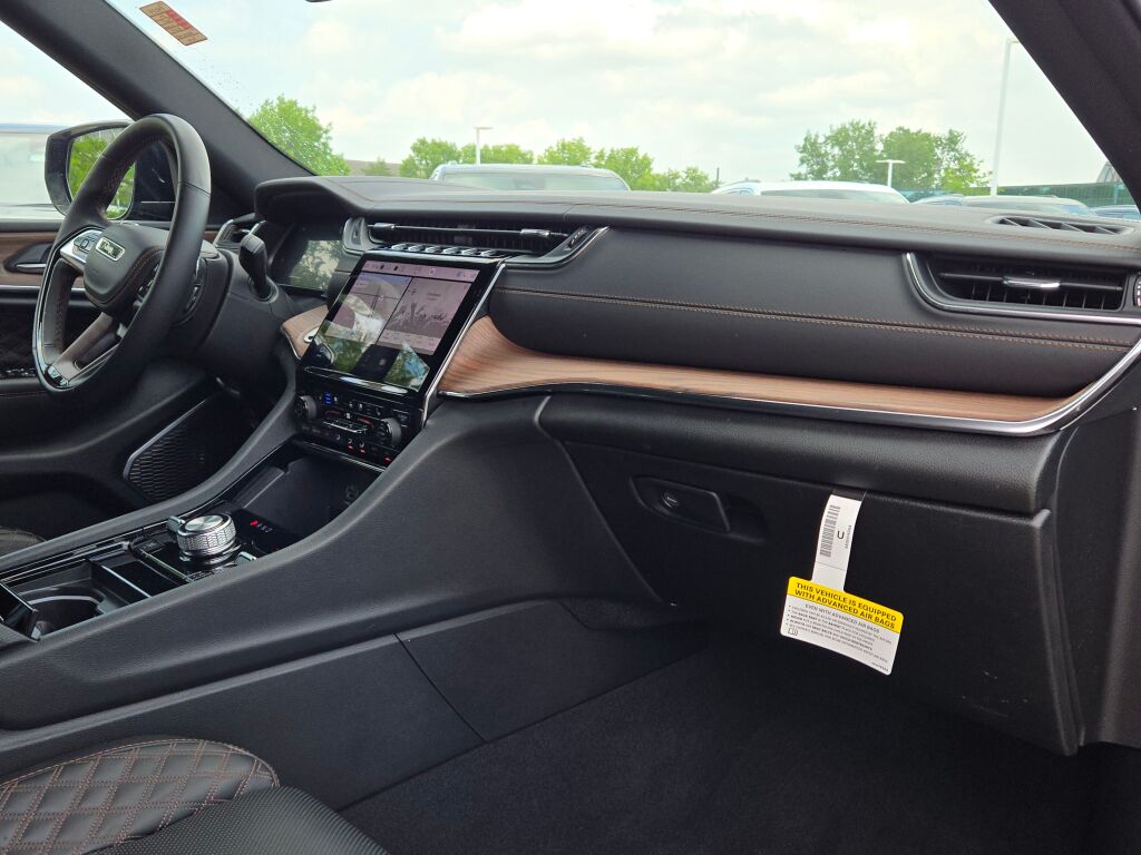 2024 Jeep Grand Cherokee L Summit photo 8
