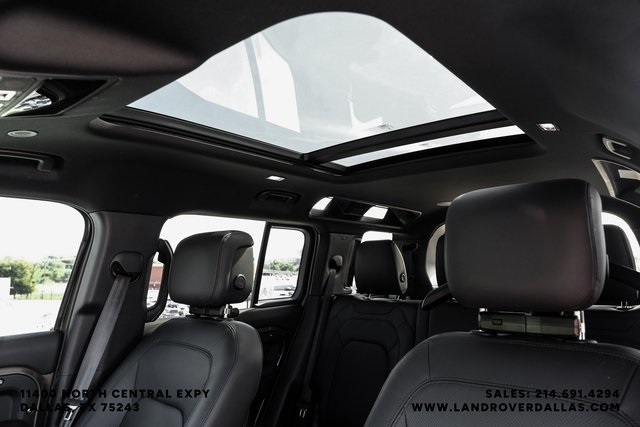 2025 Land Rover Defender 110 X-Dynamic SE photo 19