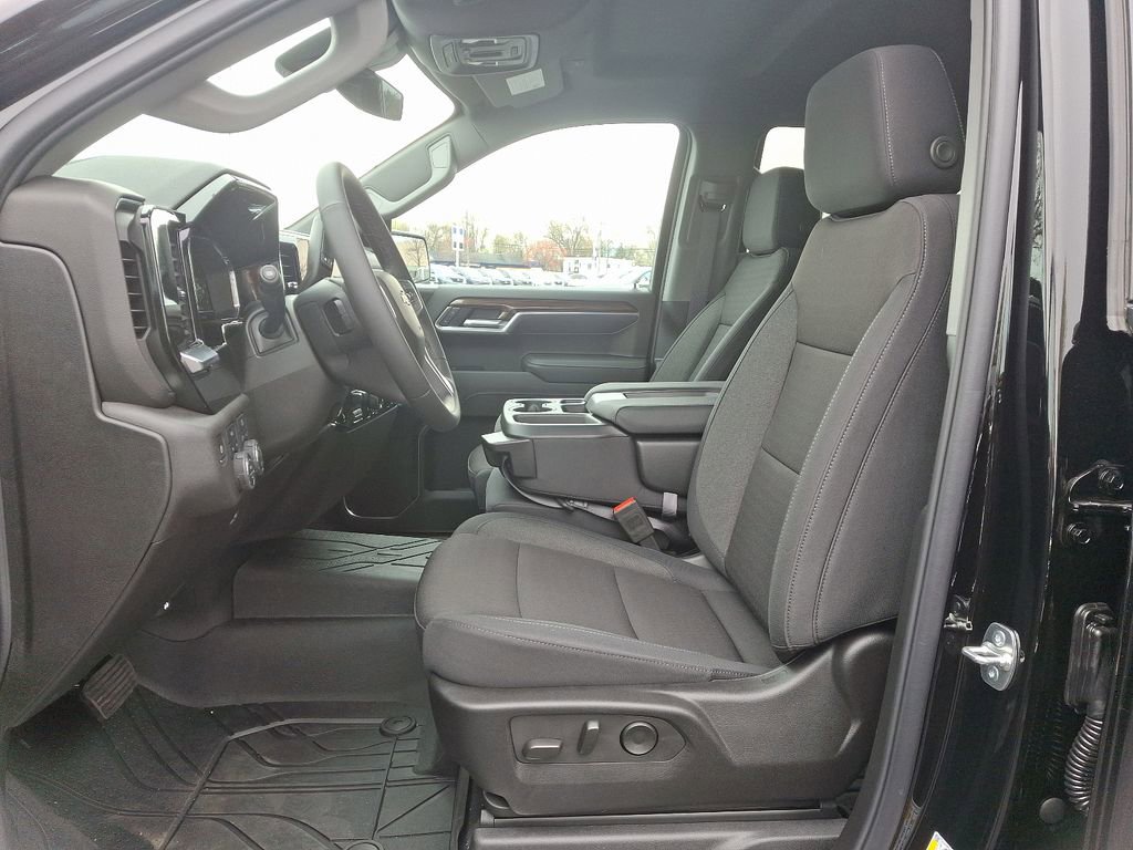 2025 Chevrolet Silverado 1500 LT photo 4