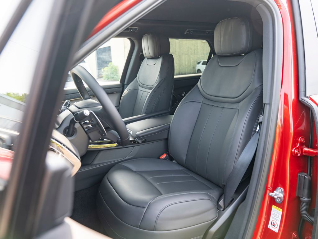 2025 Land Rover Range Rover Sport SE photo 17