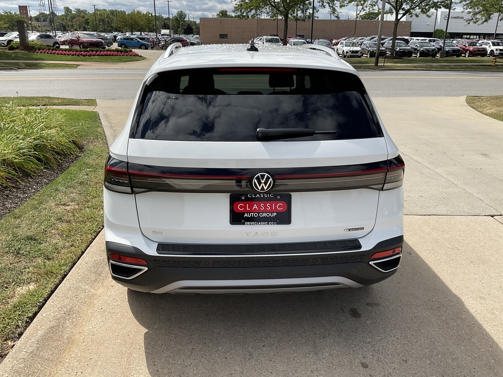 2025 Volkswagen Taos SE photo 2