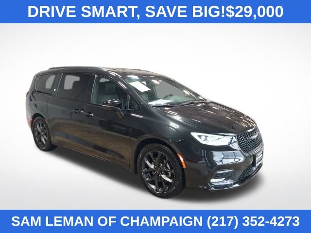 2024 Chrysler Pacifica Touring L's photo