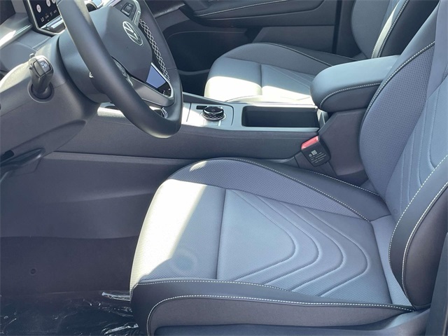 2025 Volkswagen Tiguan SE photo 10