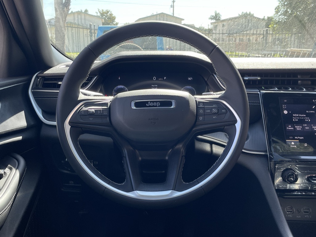 2025 Jeep Grand Cherokee Laredo X photo 21
