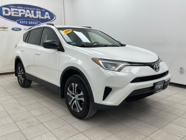 2016 Toyota RAV4 LE's photo