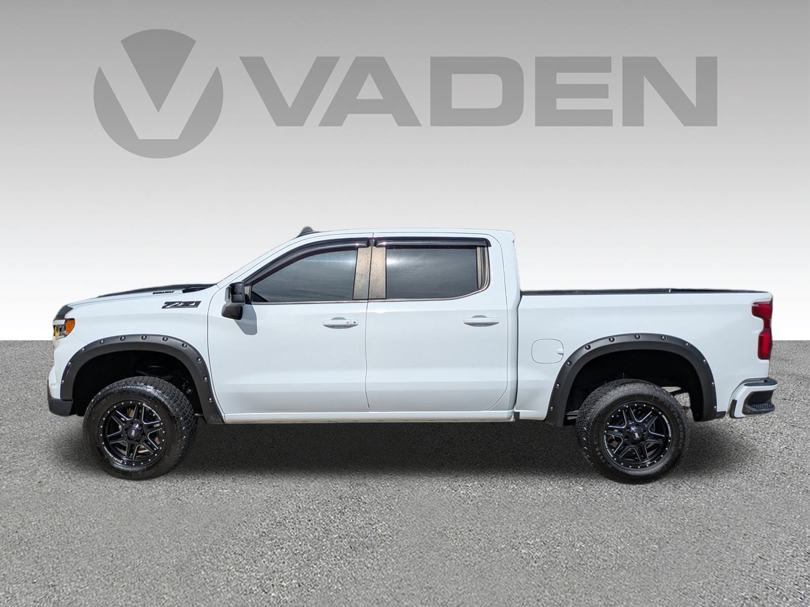 2024 Chevrolet Silverado 1500 RST photo 3