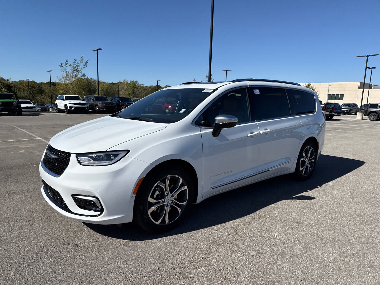 2026 Chrysler Pacifica Pinnacle photo 4