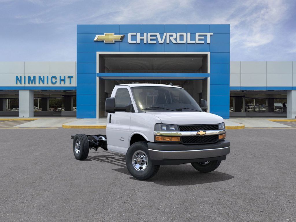 2025 Chevrolet Express Cutaway Base's photo