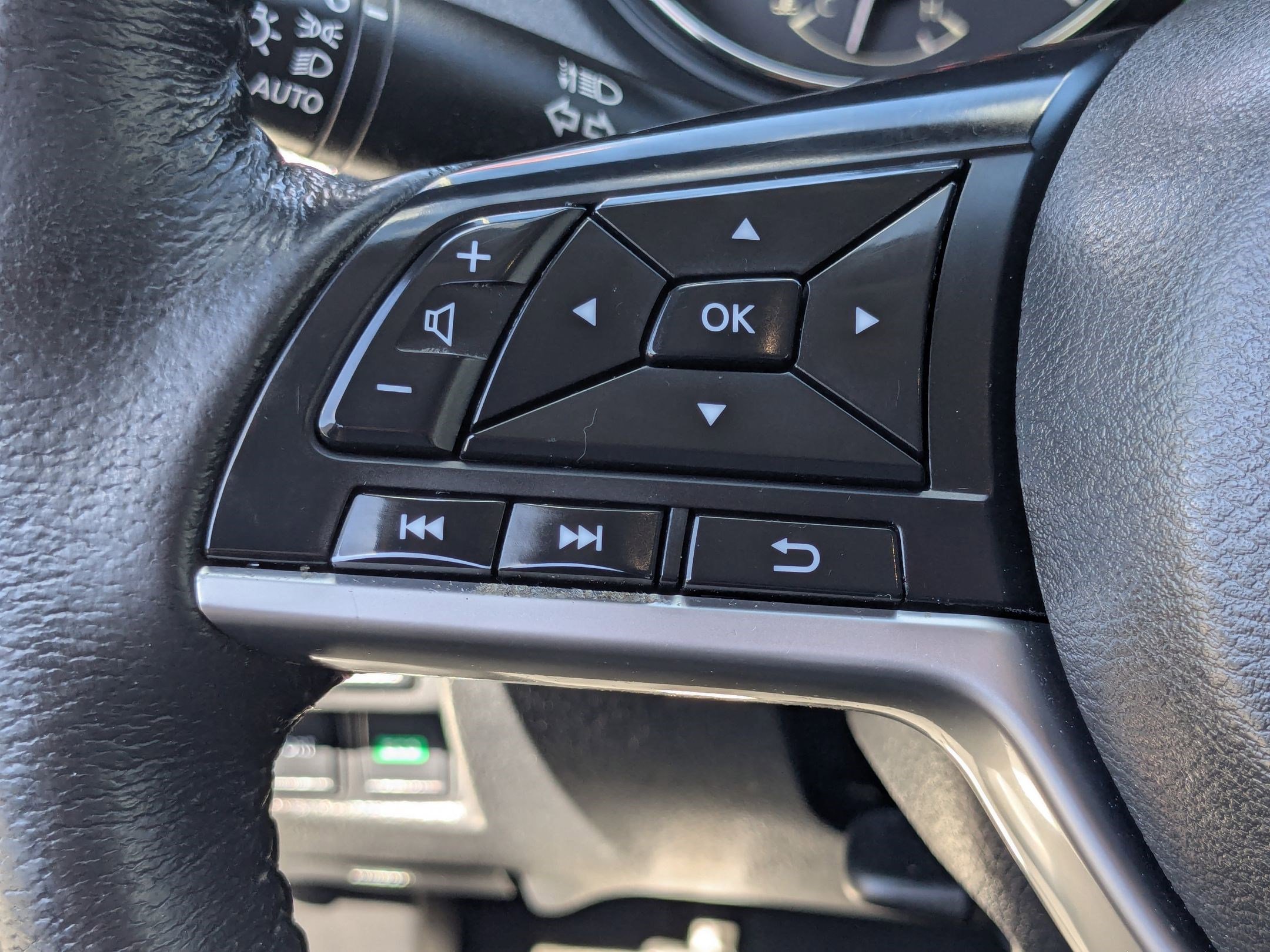 2020 Nissan Rogue SV photo 14
