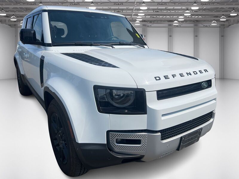 2024 Land Rover Defender 110 S photo 4