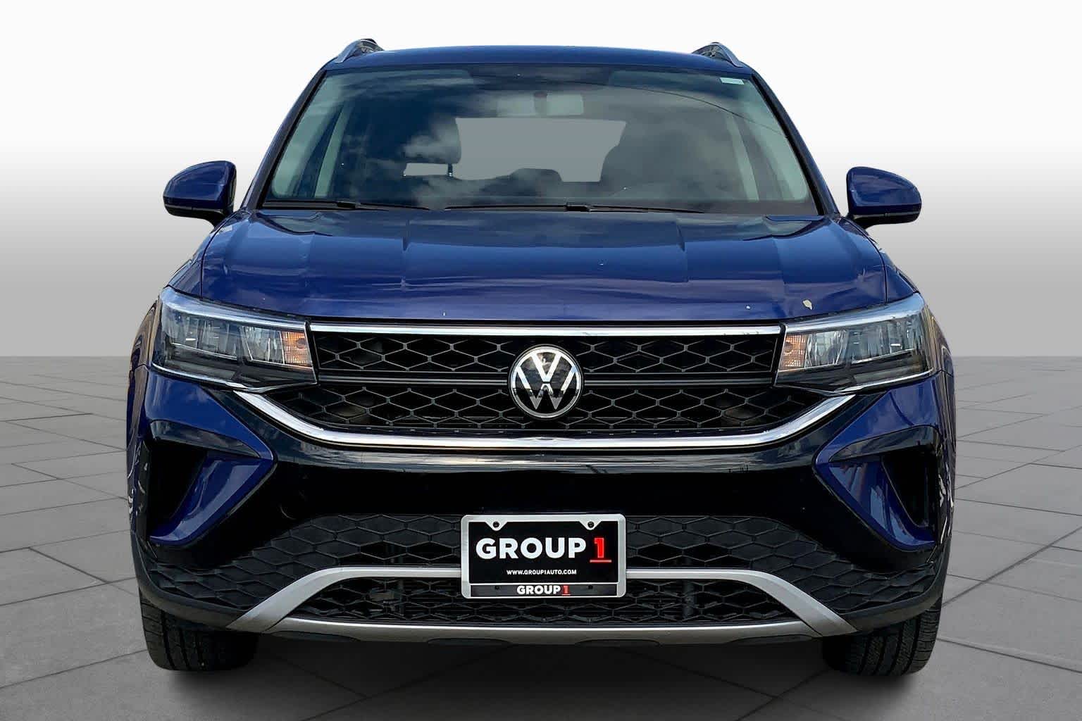 2022 Volkswagen Taos SE photo 2