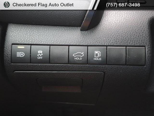 2019 Toyota Camry SE photo 10
