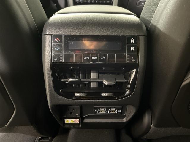 2025 Jeep Grand Cherokee Limited photo 42