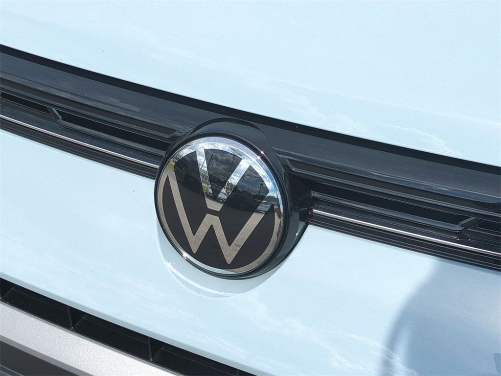 2025 Volkswagen Taos SE photo 28