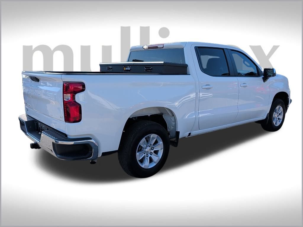 2024 Chevrolet Silverado 1500 LT photo 4